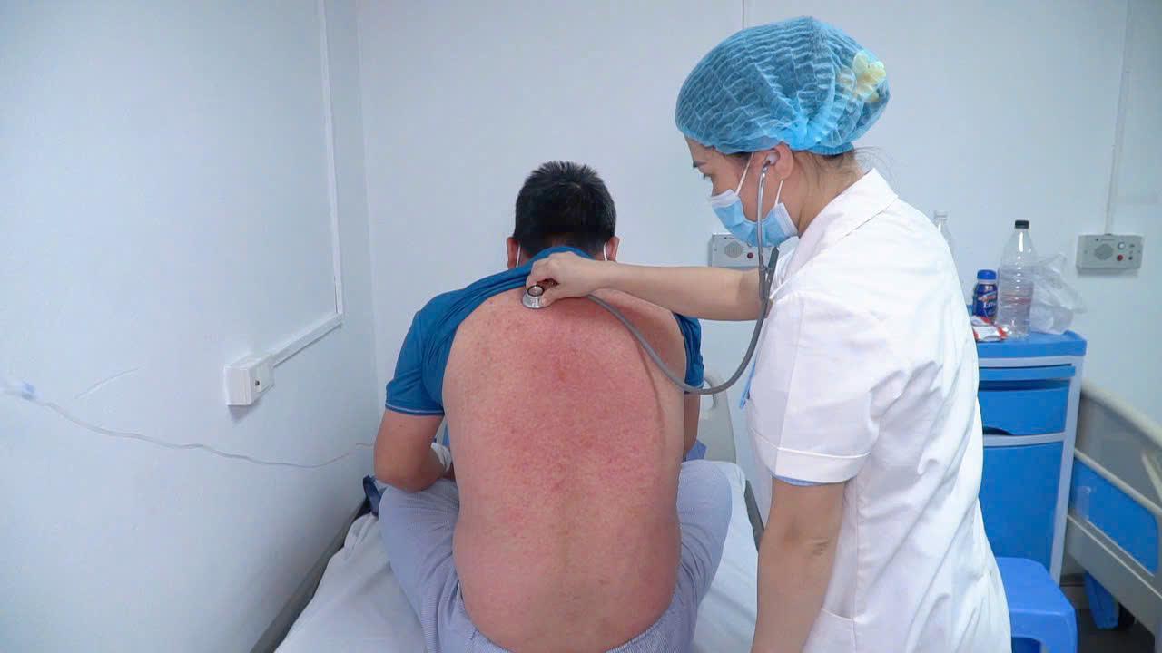 Bác sĩ cảnh báo biến chứng nặng khi người lớn mắc sởi?