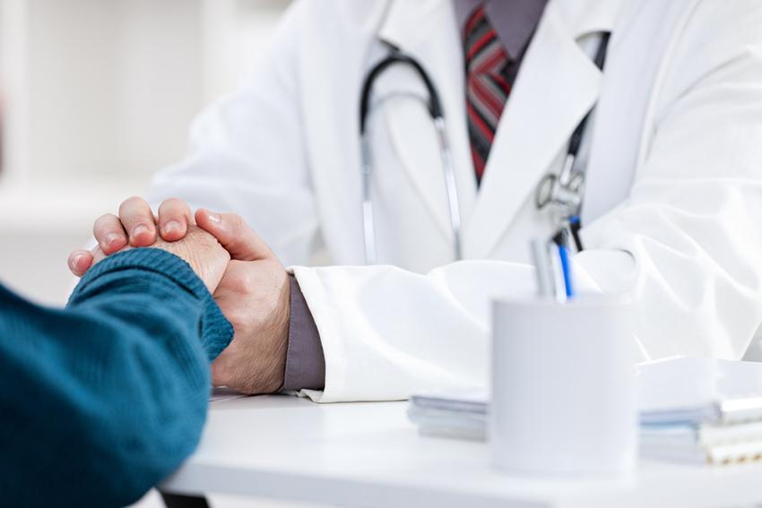 Hình minh họa các bác sĩ đang vận hành hệ thống máy chụp CT đa dãy thế hệ mới